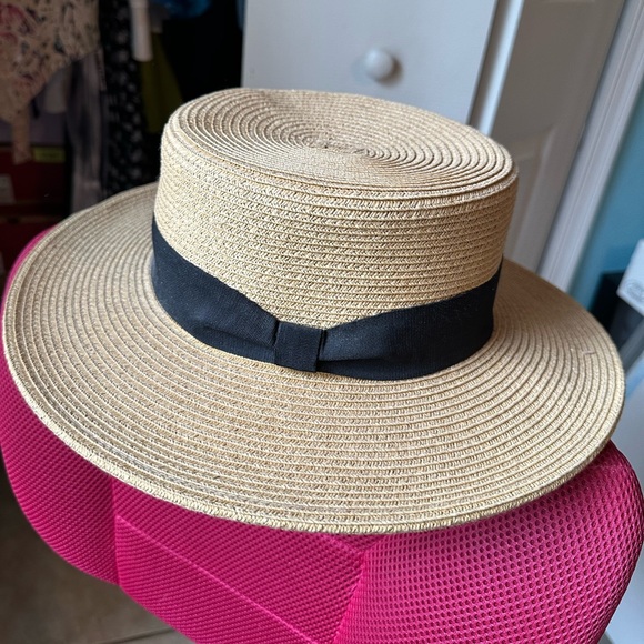 Cream Hat - Picture 1 of 3